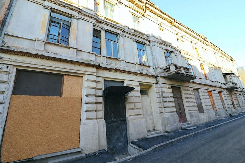 Casă individuală cu 5 camere cu Teren 1015 Mp în Universitate