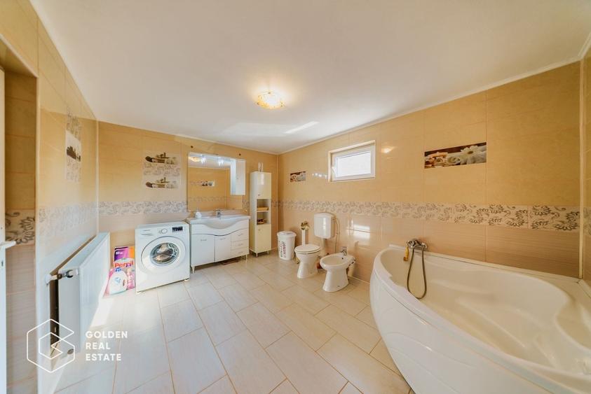 Casă individuală cu 5 camere cu Canalizare în Felnac