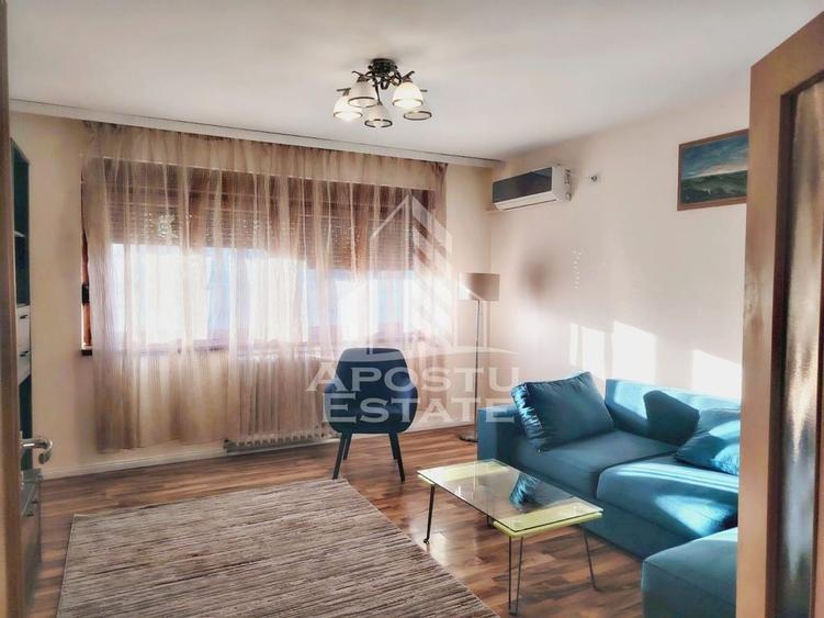 Apartament cu 3 camere decomandat, mobilat în P-ța Unirii