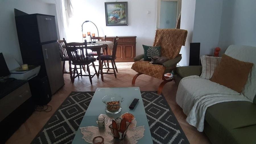 Apartament cu 3 camere decomandat în Criș
