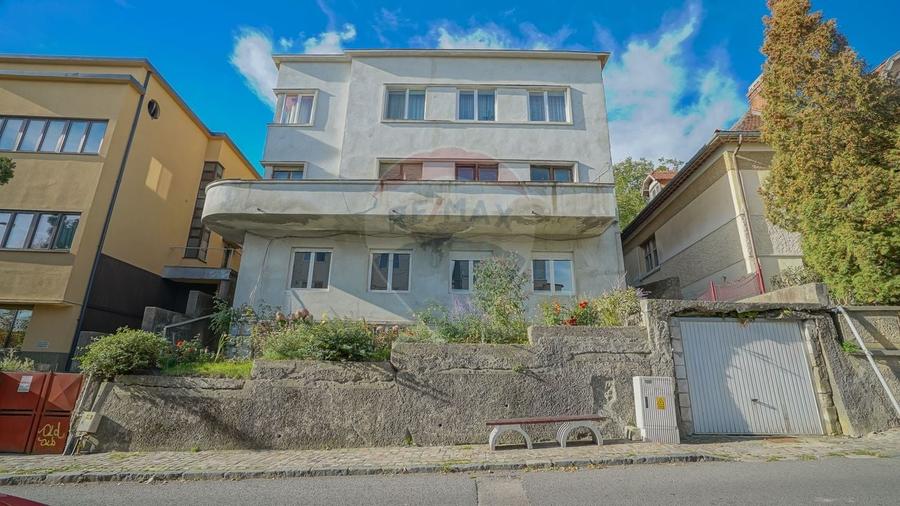 Apartament cu 3 camere semidecomandat, mobilat în Cetatea