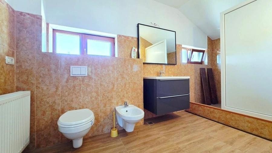 Casă cu 4 camere în Bujac