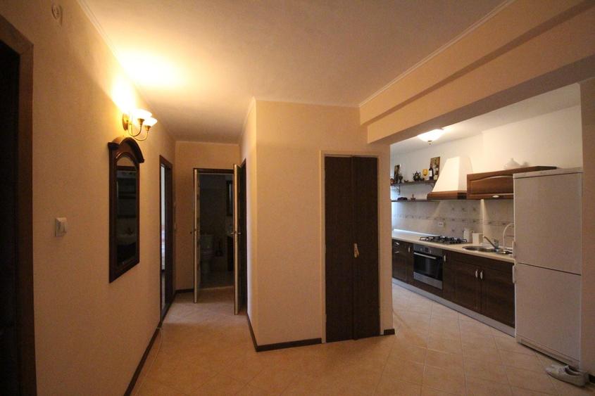 Apartament cu 3 camere decomandat, mobilat în Circumvalațiunii