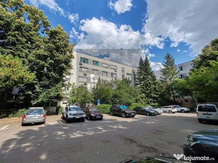 Apartament cu 3 camere decomandat în Titan