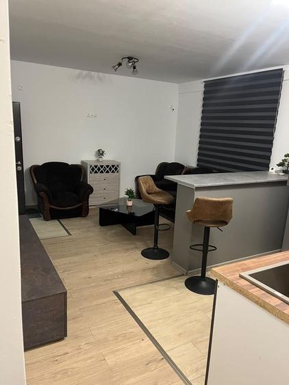 Apartament cu 3 camere semidecomandat în Bucov