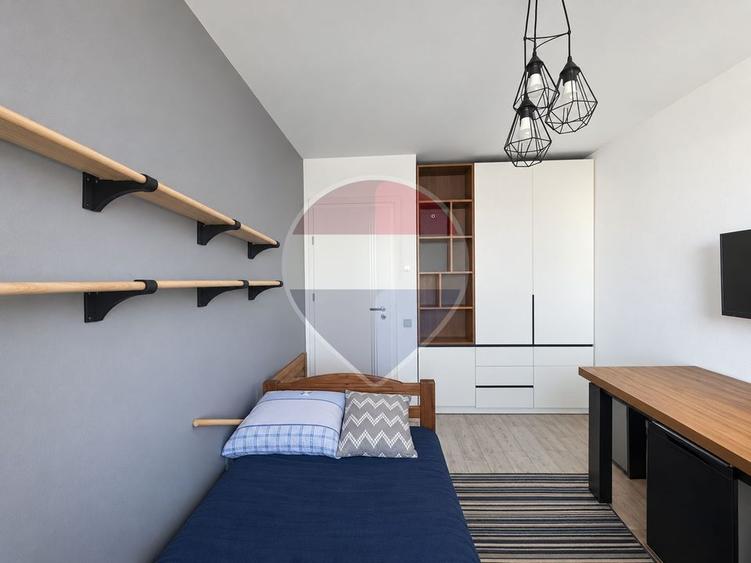 Apartament cu 3 camere semidecomandat, mobilat în Calea Turzii