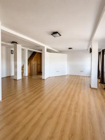 Apartament cu 4 camere decomandat în Central