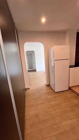 Apartament cu 3 camere semidecomandat în Apusului