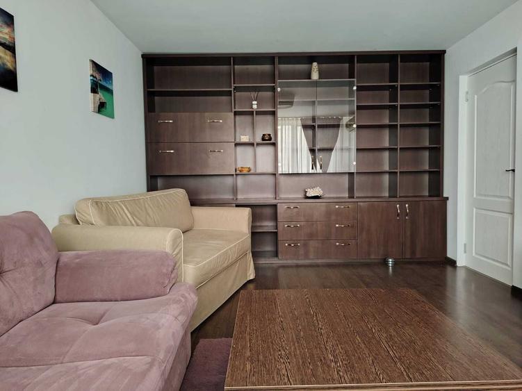 Apartament cu 3 camere decomandat în Alexandriei