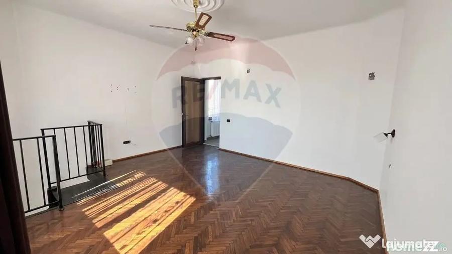 Casă cu 3 camere cu Teren 300 Mp în Central