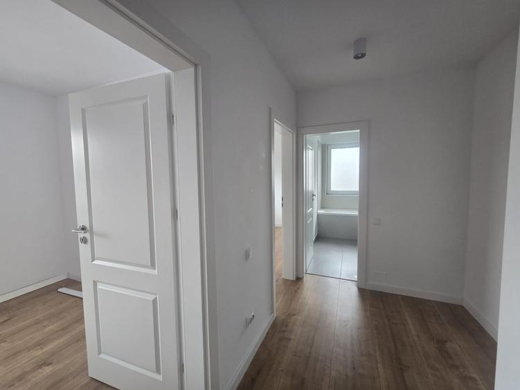 Apartament cu 3 camere semidecomandat în Florești