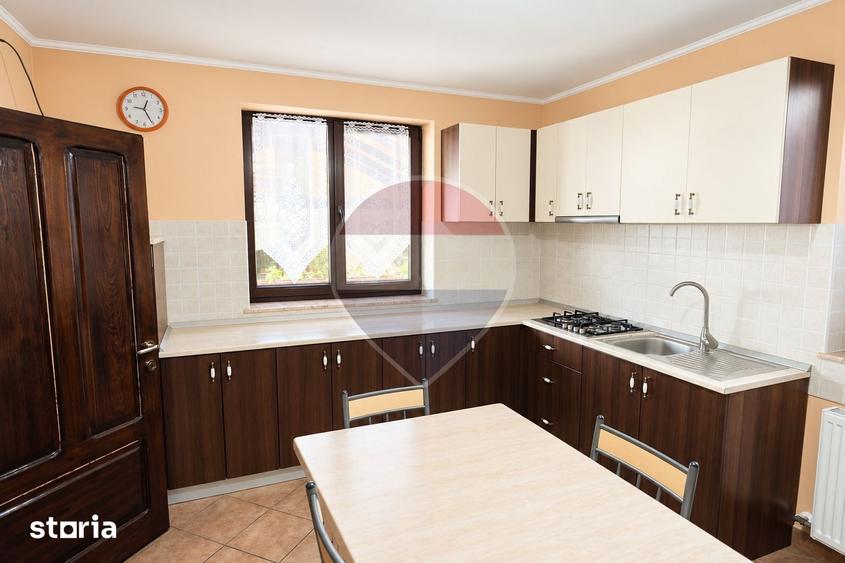 Casă cu 4 camere cu Teren 400 Mp în Central