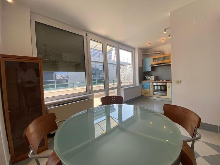 Apartament cu 3 camere decomandat, mobilat în Arcul de Triumf