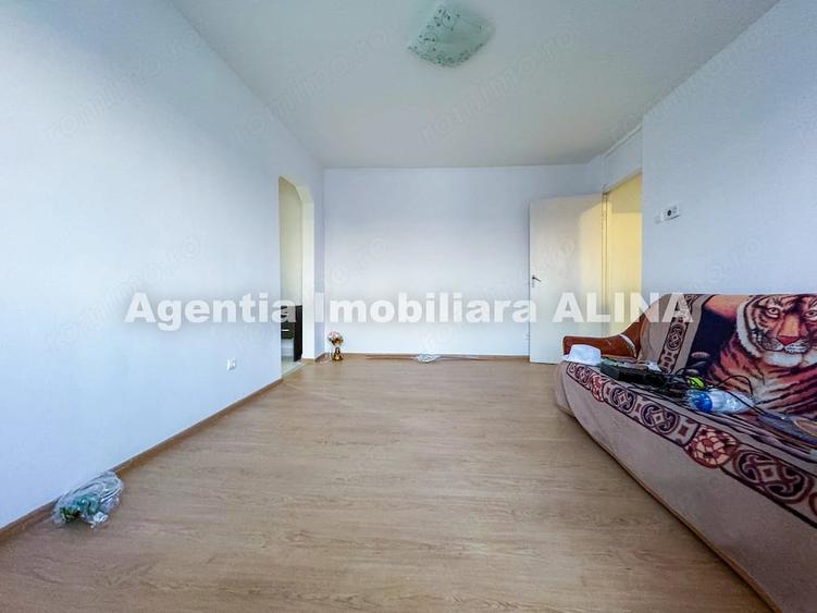 Apartament cu 3 camere semidecomandat în Astoria