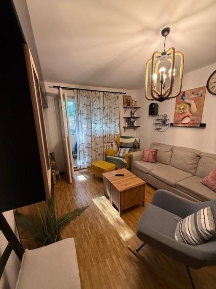Apartament cu 4 camere semidecomandat în Drumul Taberei