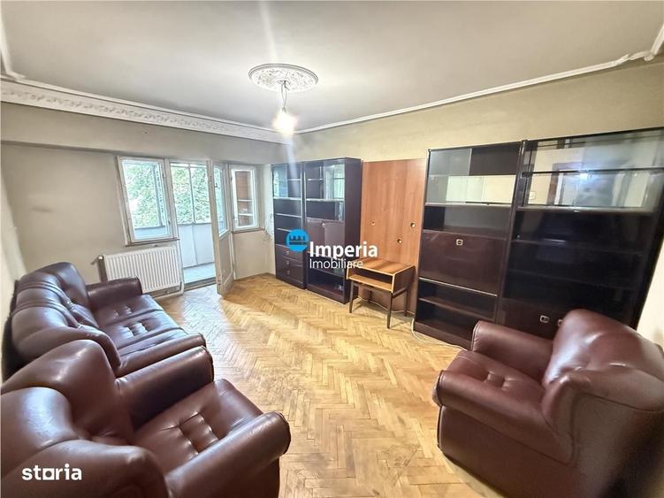 Apartament cu 3 camere decomandat în Podul de Fier