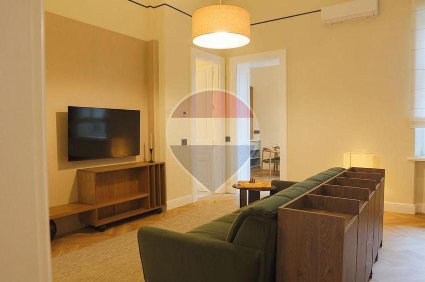 Apartament cu 3 camere decomandat, mobilat în Central