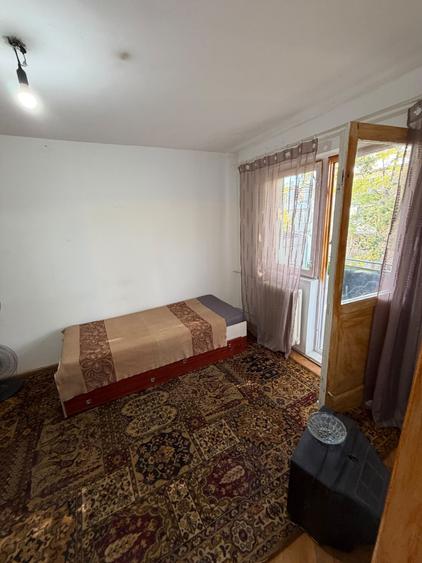 Apartament cu 3 camere nedecomandat în Dacia