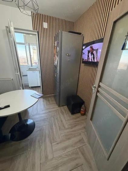Apartament cu 2 camere semidecomandat în Craiovița Nouă