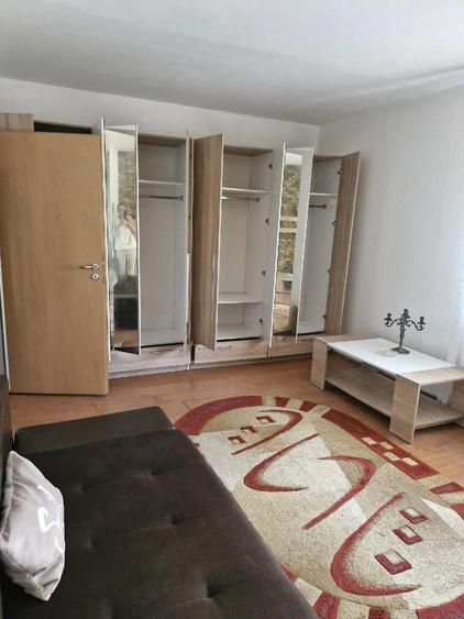 Apartament cu 2 camere decomandat în Girocului