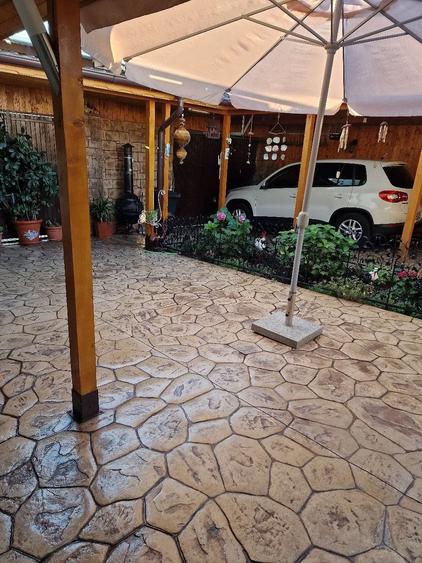 Casă cu 7 camere cu Teren 400 Mp în Central