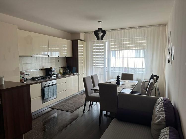 Apartament cu 3 camere decomandat în Lotrioara