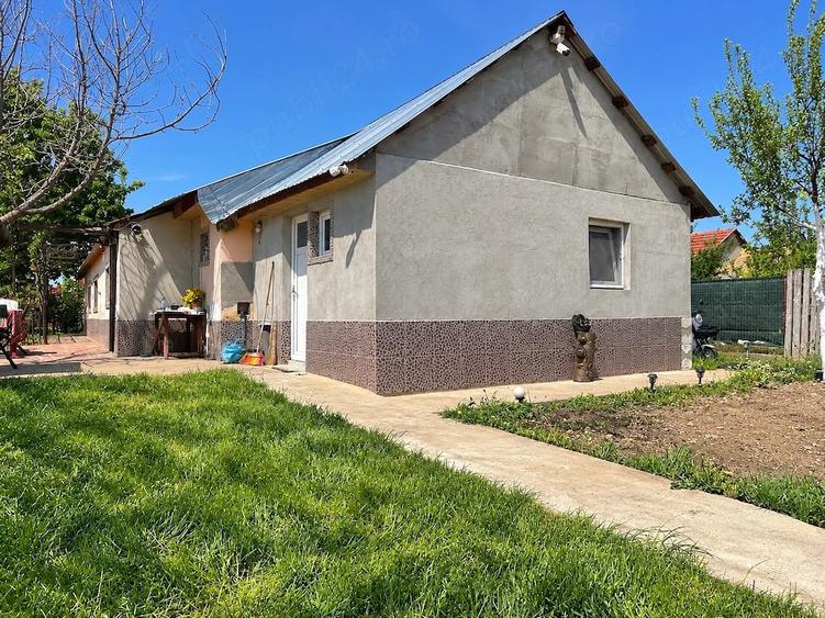 Casă cu 5 camere cu Teren 815 Mp în Padina