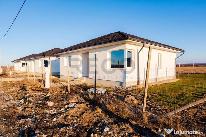 Casă cu 3 camere cu Canalizare în Rontău