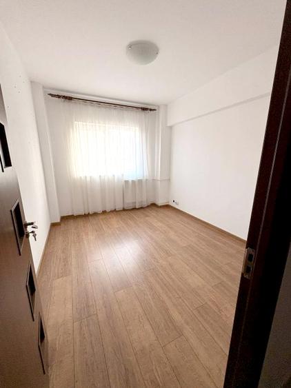 Apartament cu 4 camere semidecomandat, mobilat în Drumul Taberei