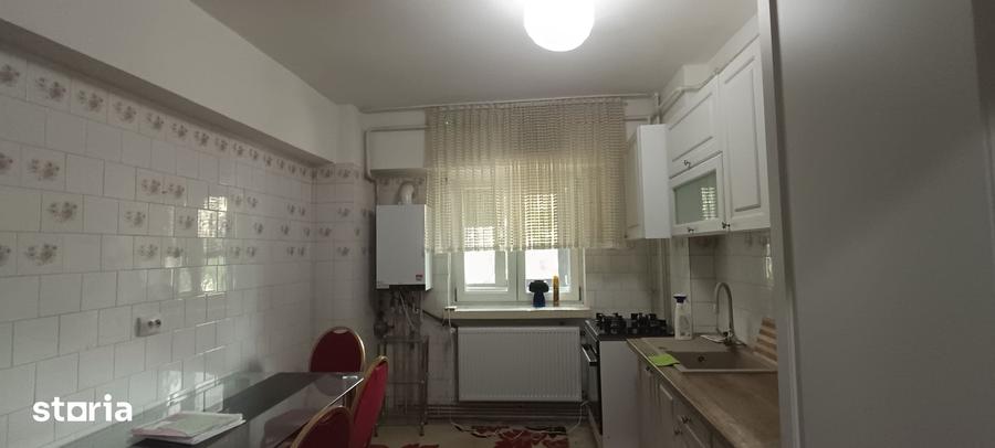 Apartament cu 2 camere decomandat în Calea București