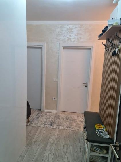 Apartament cu 2 camere decomandat, mobilat în Tractorul