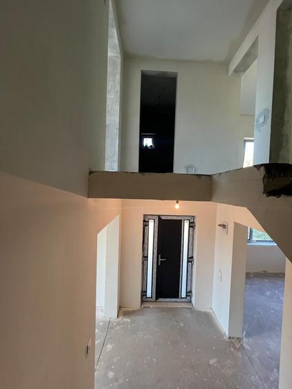 Duplex cu 3 camere cu Canalizare în Est