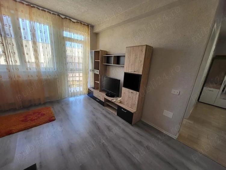 Garsonieră decomandată în Apărătorii Patriei