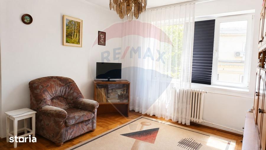 Apartament cu 3 camere semidecomandat în Gara de Nord