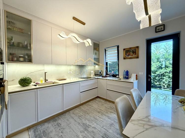 Duplex cu 5 camere cu Canalizare în Central