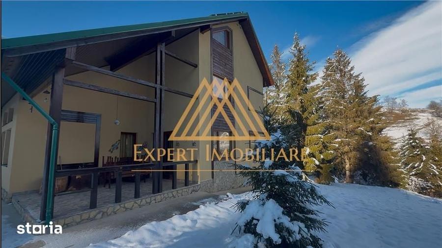 Casă cu 7 camere cu Teren 7200 Mp în Mănăstirea Humorului