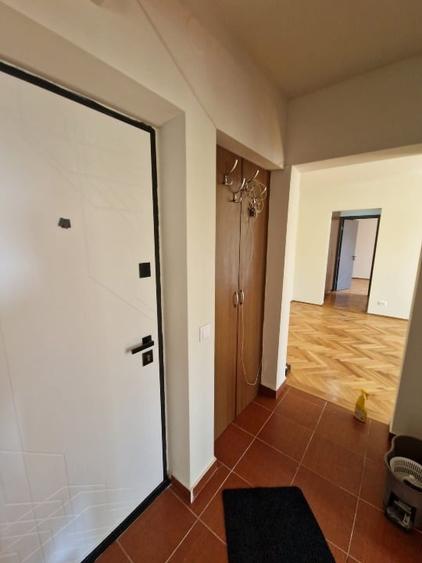 Apartament cu 3 camere în Costin Georgian
