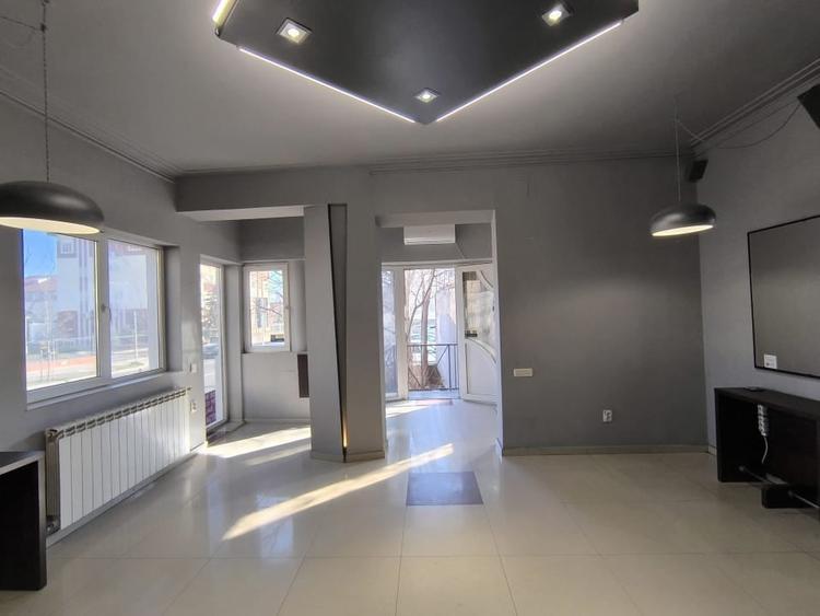 Spațiu comercial, de 67.900001525879 mp, în Abator
