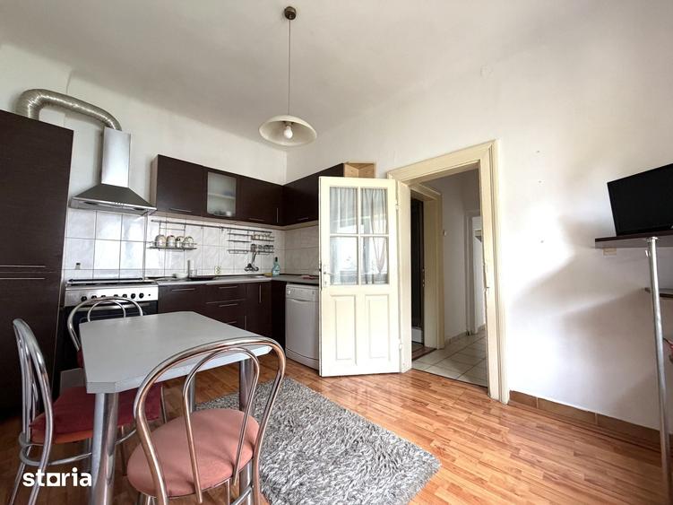 Casă cu 5 camere cu Teren 430 Mp în Mihai Bravu