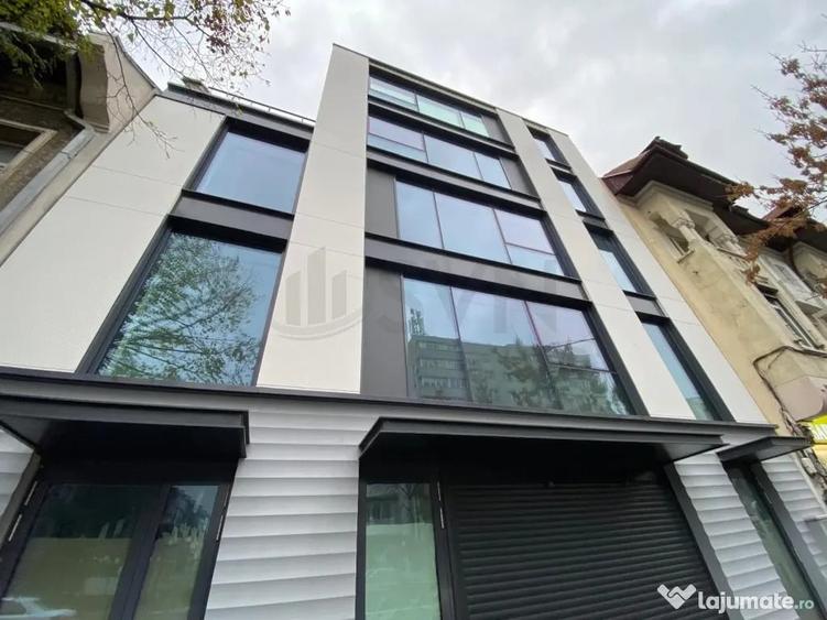 Casă cu 7 camere cu Teren 268 Mp în Dorobanți