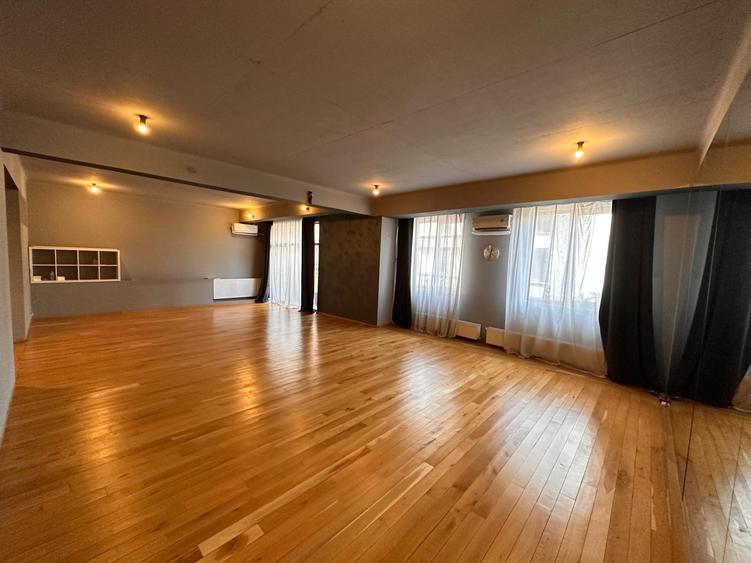 Apartament cu 4 camere semidecomandat în Dacia