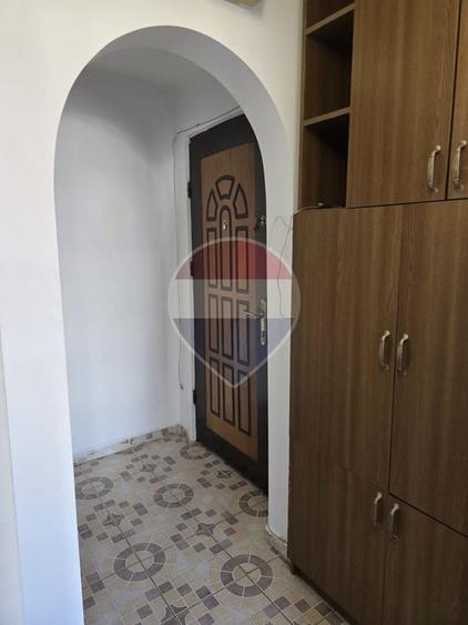Apartament cu 2 camere semidecomandat, mobilat în Progresul