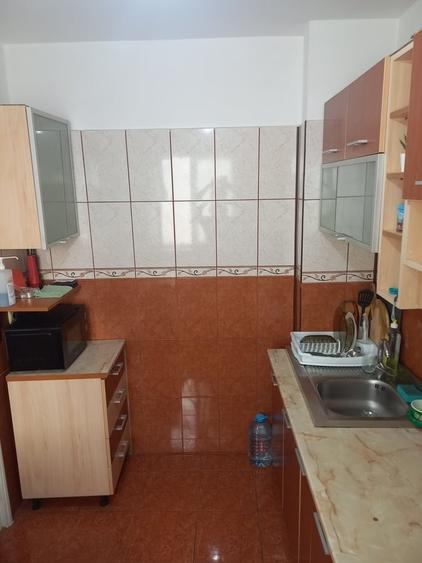 Apartament cu 3 camere decomandat în Valea Oltului