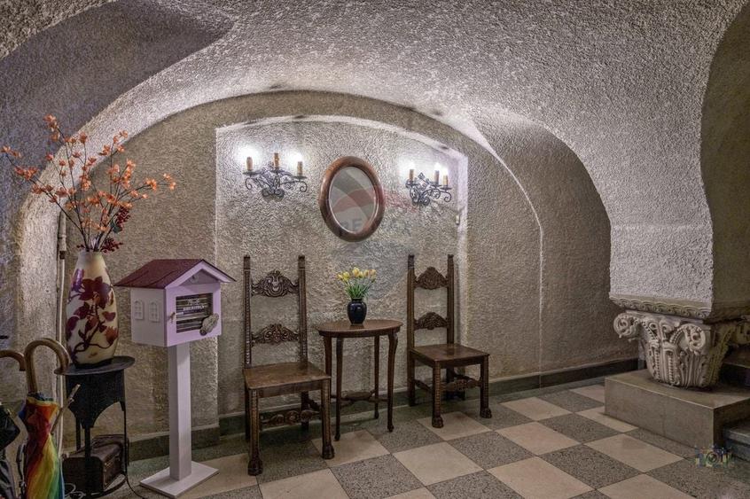 Apartament cu 10 camere decomandat, mobilat în Capitale