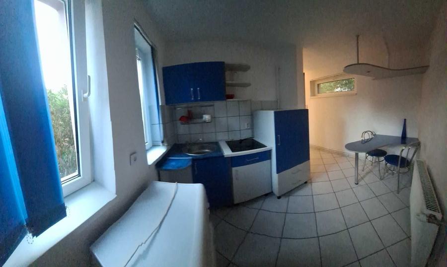 Garsonieră decomandată în Central
