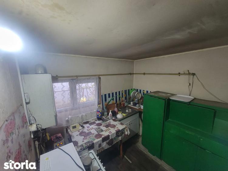 Casă cu 3 camere semidecomandat cu Teren 3197 Mp în Dumbrava