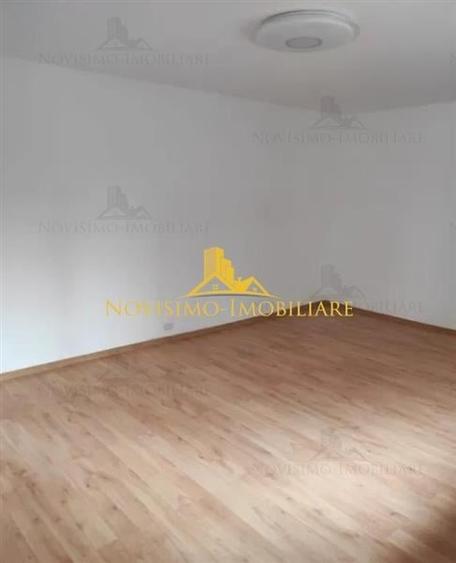 Casă individuală cu 4 camere cu Teren 100 Mp în Republicii