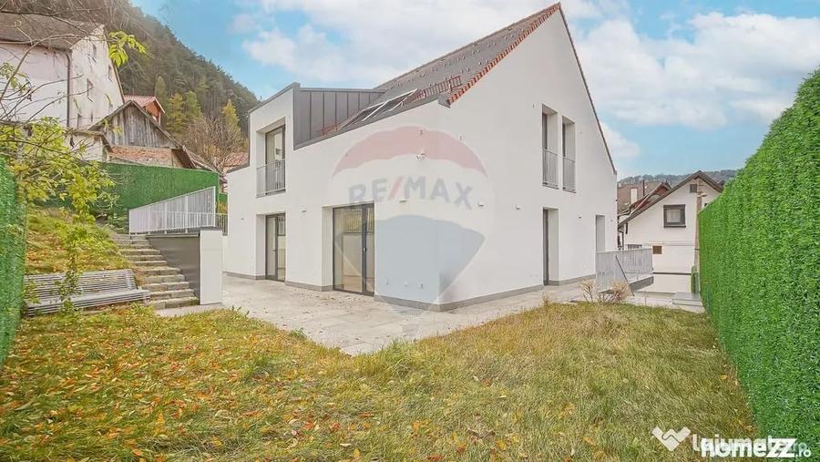 Casă cu 7 camere cu Teren 601 Mp în Schei