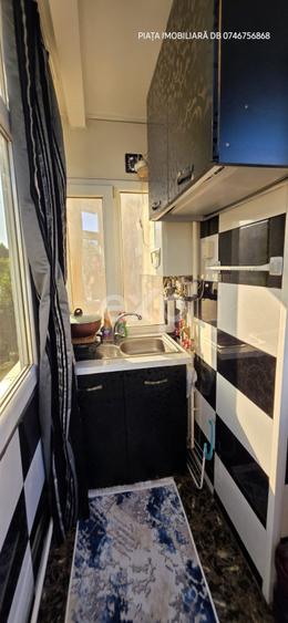 Apartament cu 4 camere decomandat, mobilat în Central