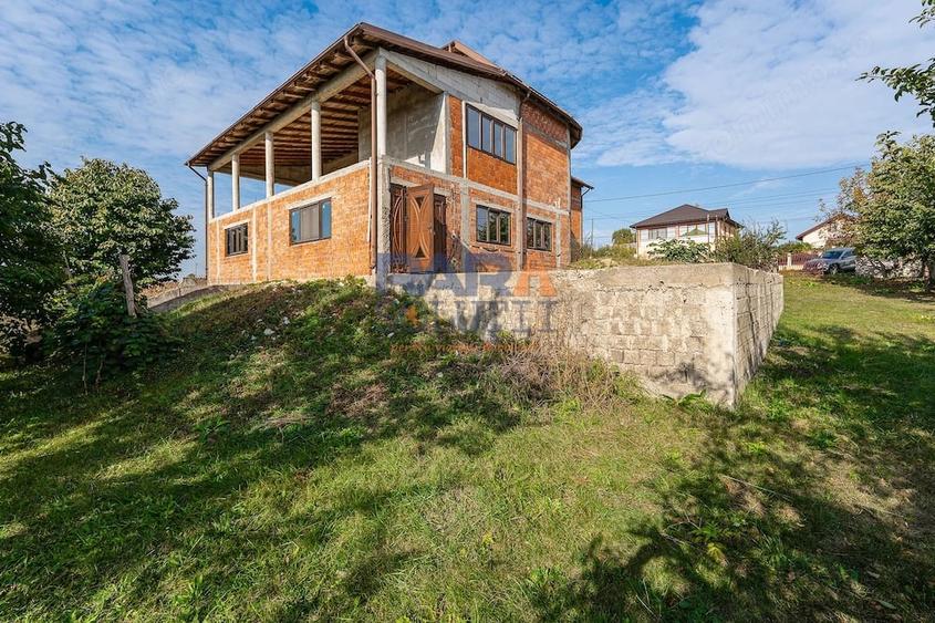 Casă cu 2 camere cu Teren 3600 Mp în Bâra